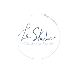 Logo - Collaboration avec le Studio Pecot, studio de photographie basé à Bar sur Seine et Saint André les Vergers, proche de Troyes dans l'Aube.